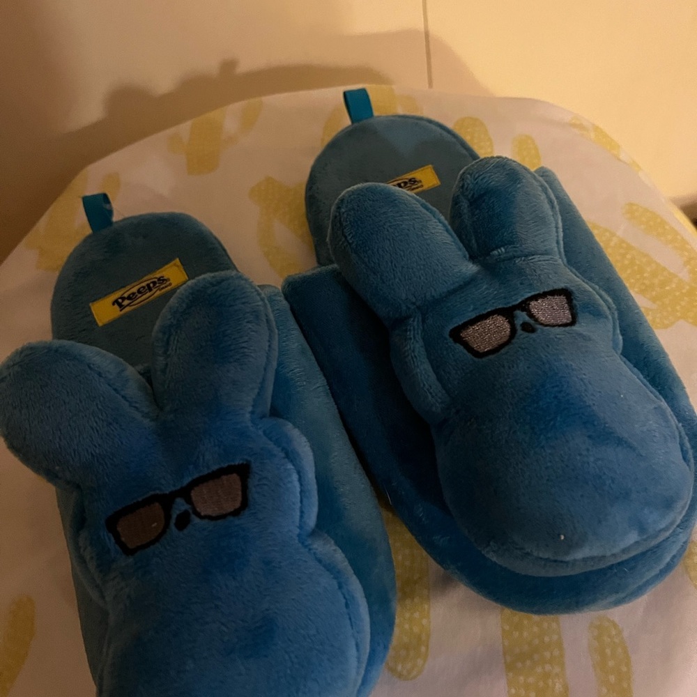 Peep slippers